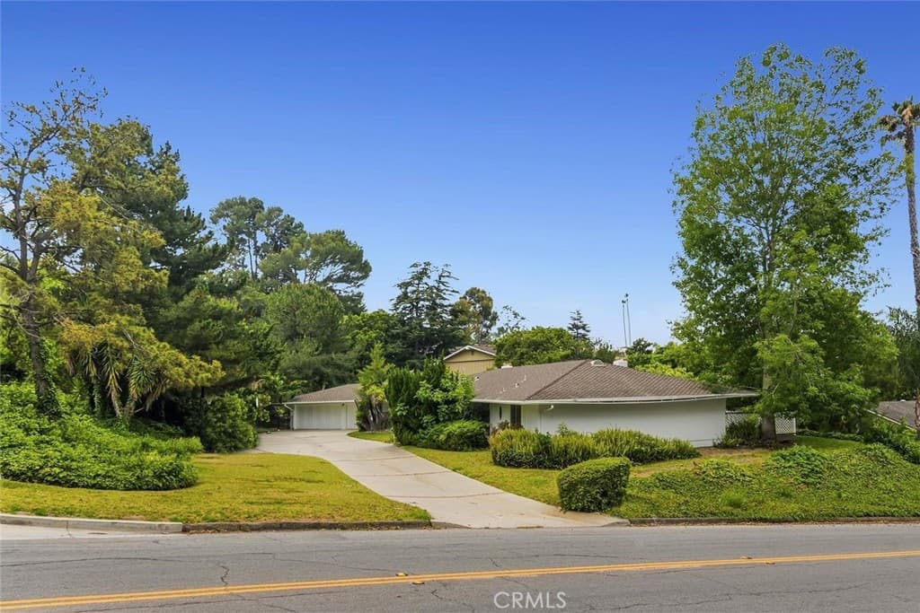 975 Valley Vista Drive