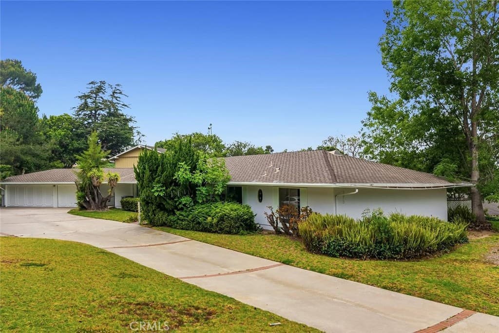 975 Valley Vista Drive