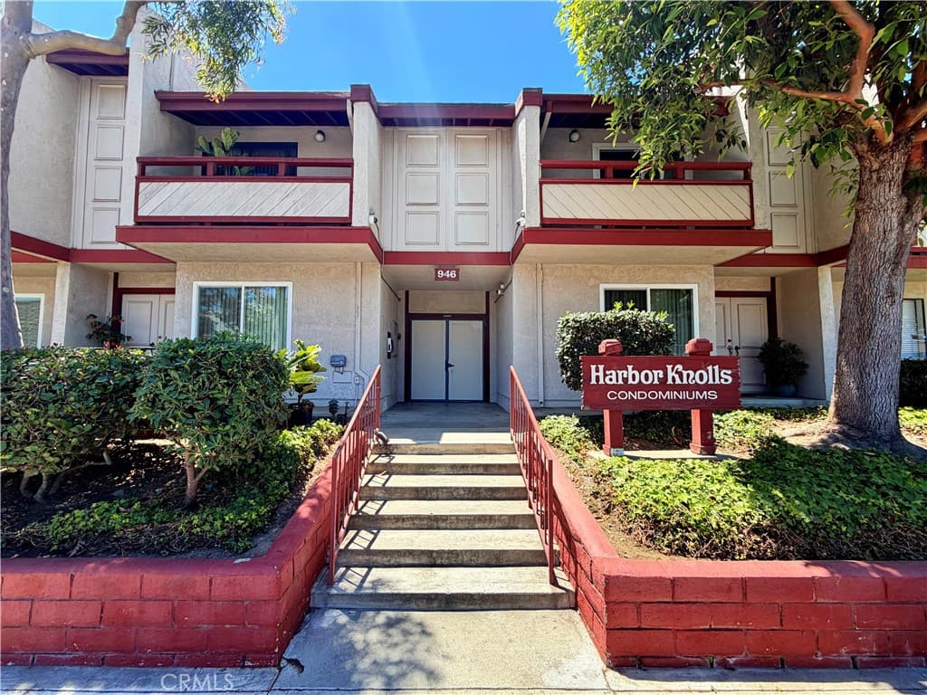 946 W 220th 218