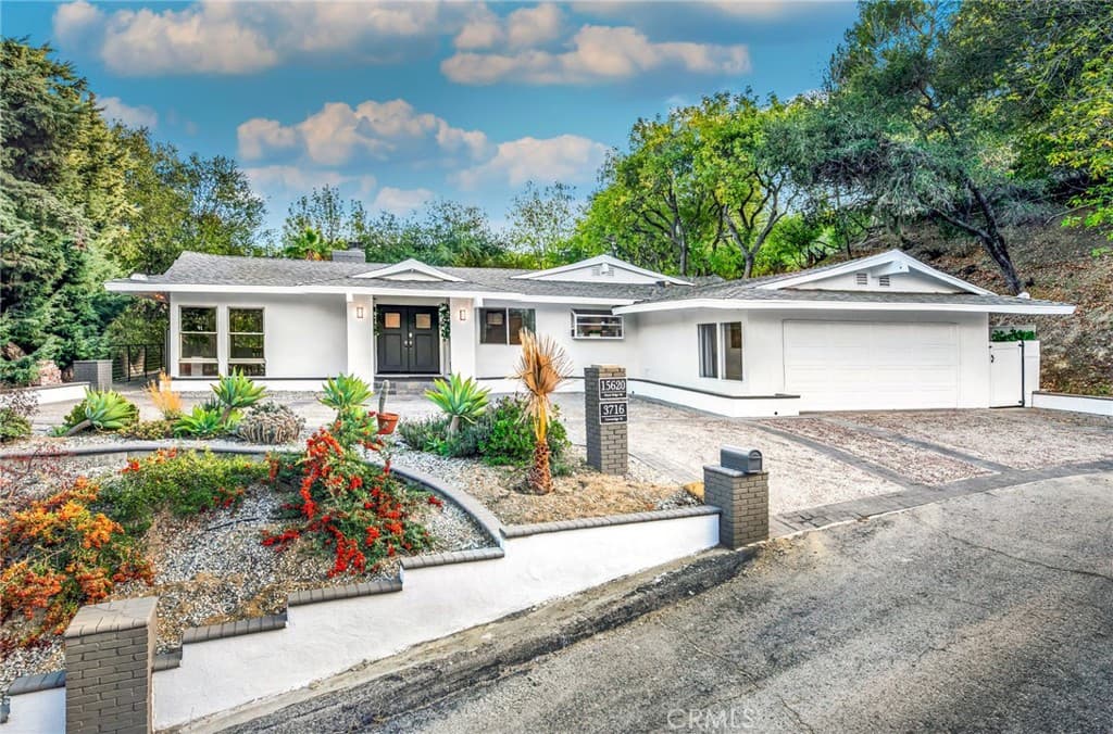 3716 Crownridge