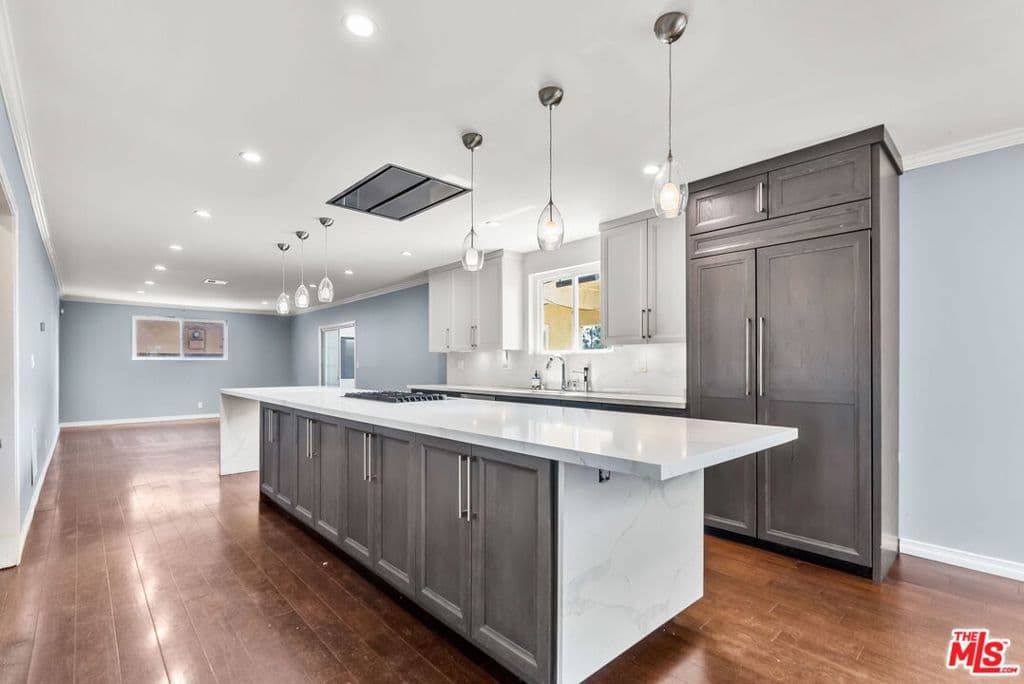 5502 S Chariton Avenue
