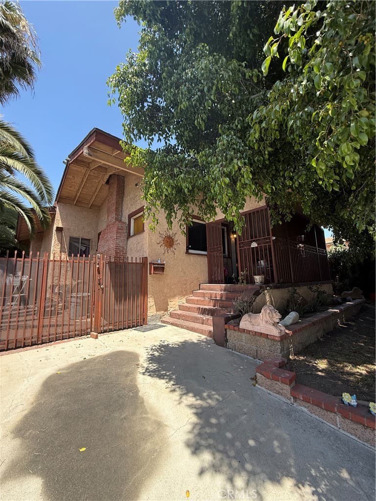 1539 W 104th
