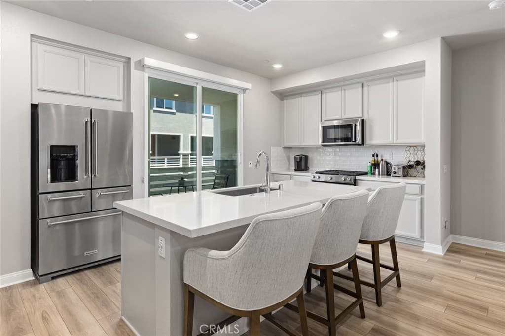 1472 W Sunrise Lane