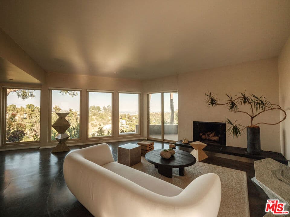 2400 Crest View Drive