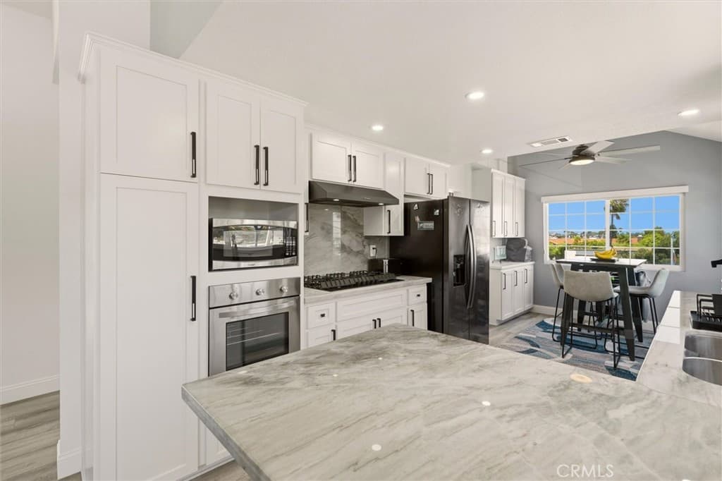 1809 Vanderbilt Lane C