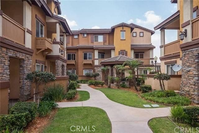 511 N Lark Ellen