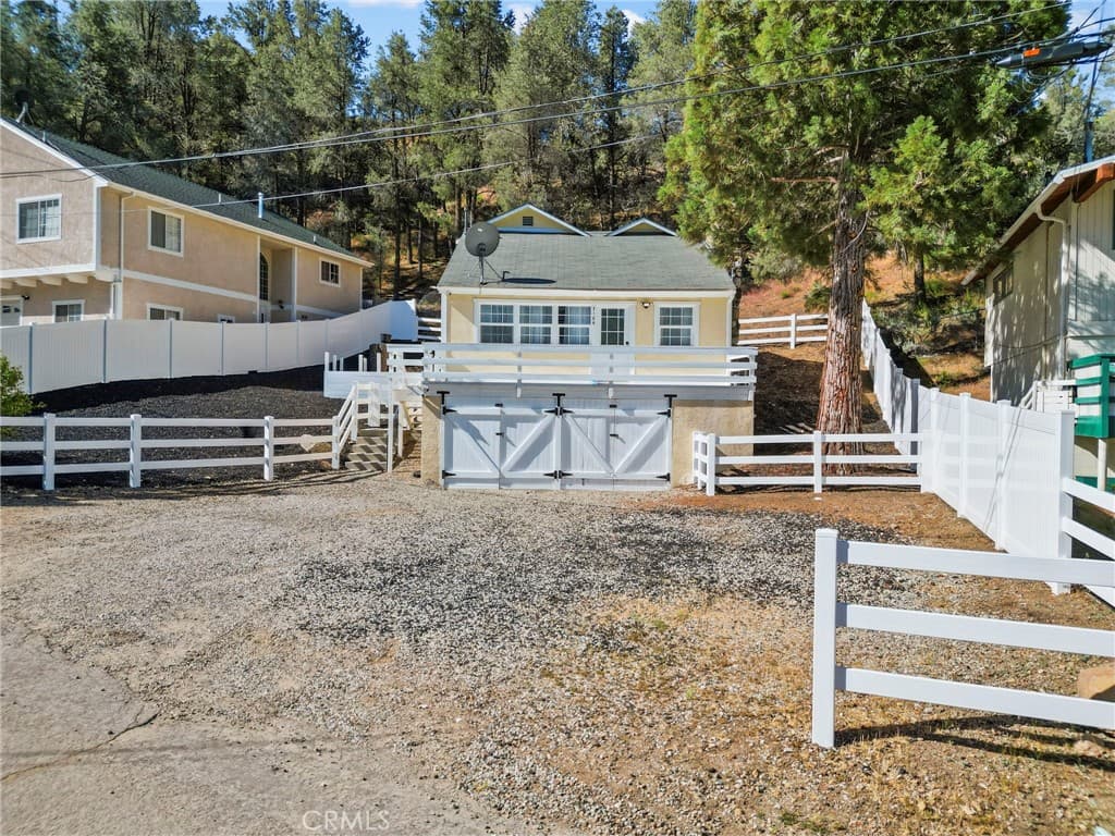 7106 Lakeview
