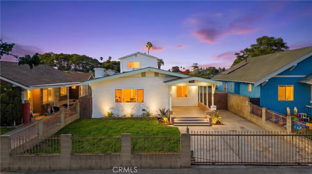 1933 W 43rd Place