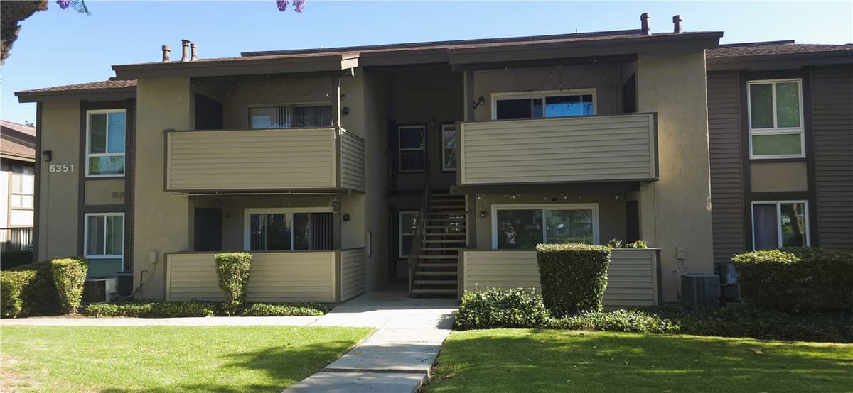 6351 Riverside 39