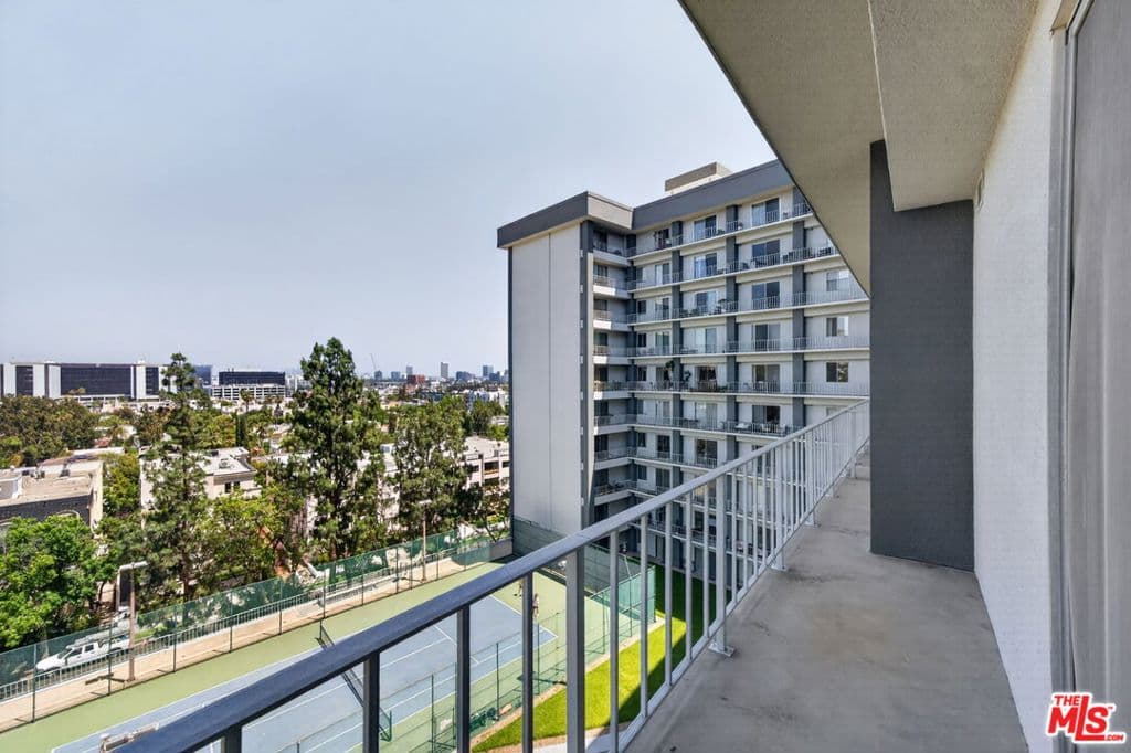 100 S Doheny Drive 719