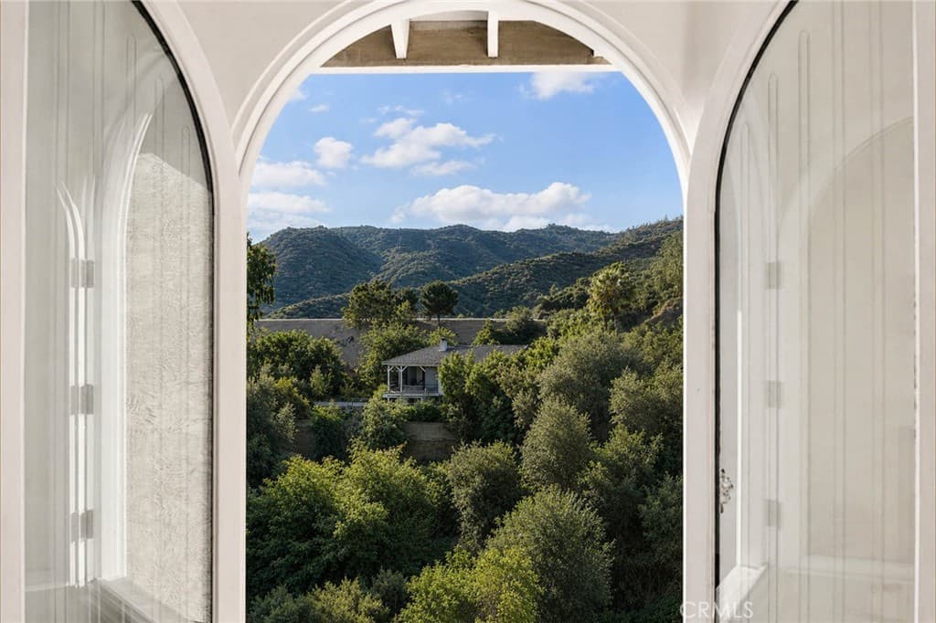 411 Woodcliffe
