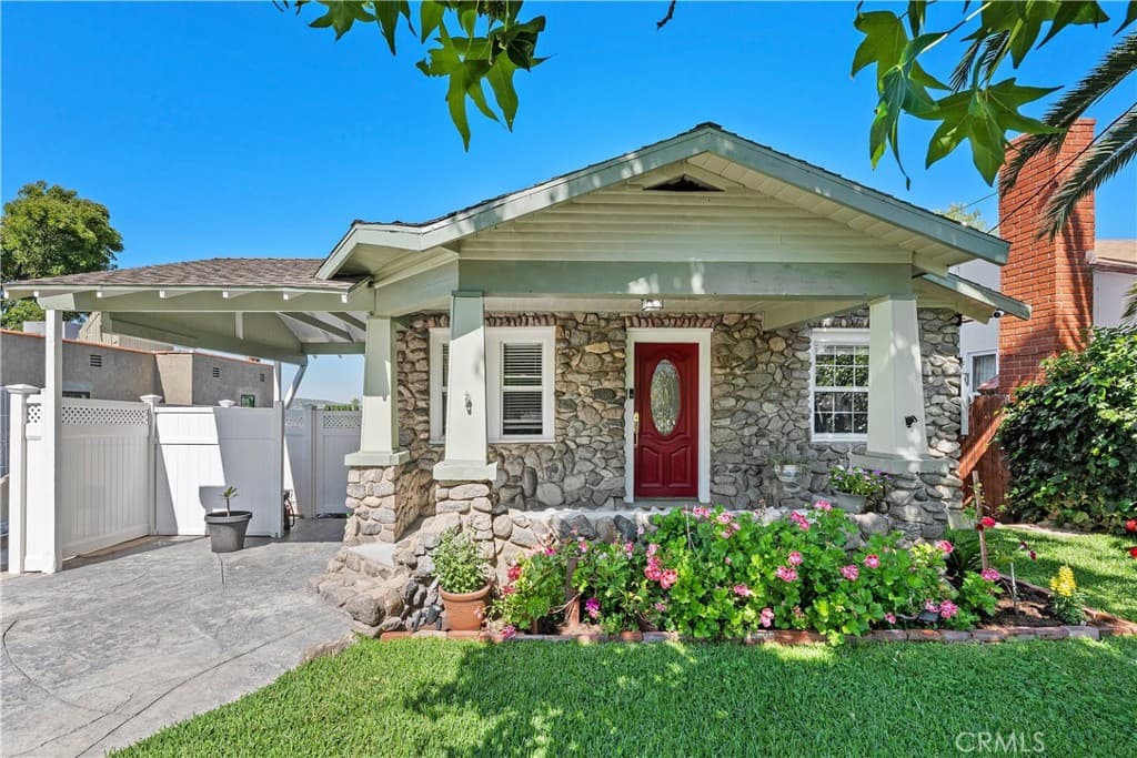 10739 Helendale