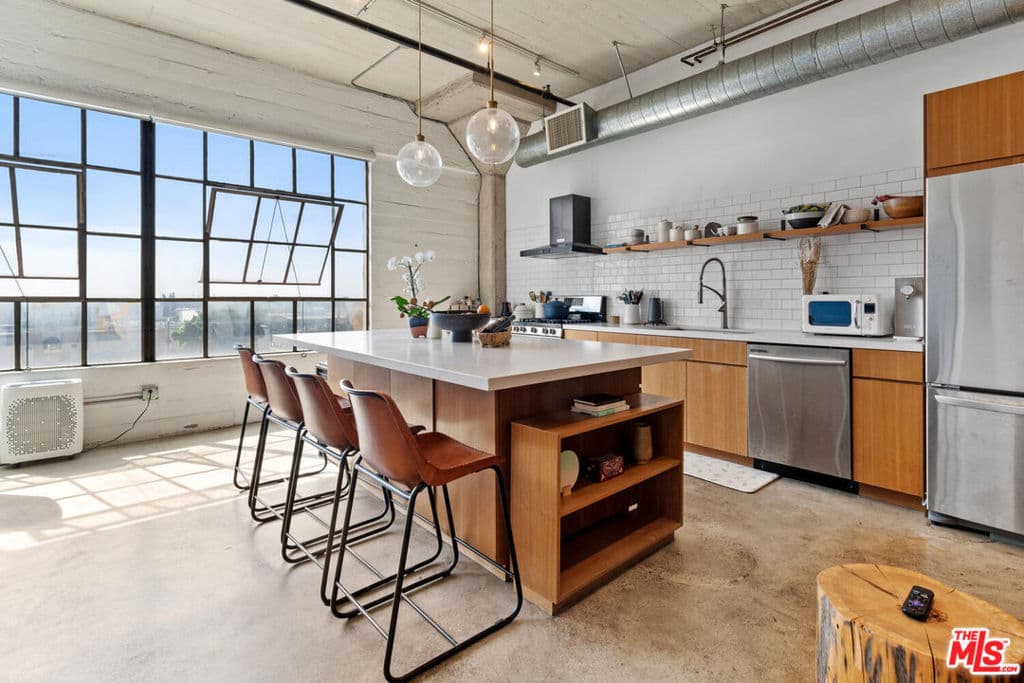 1855 Industrial Street 608