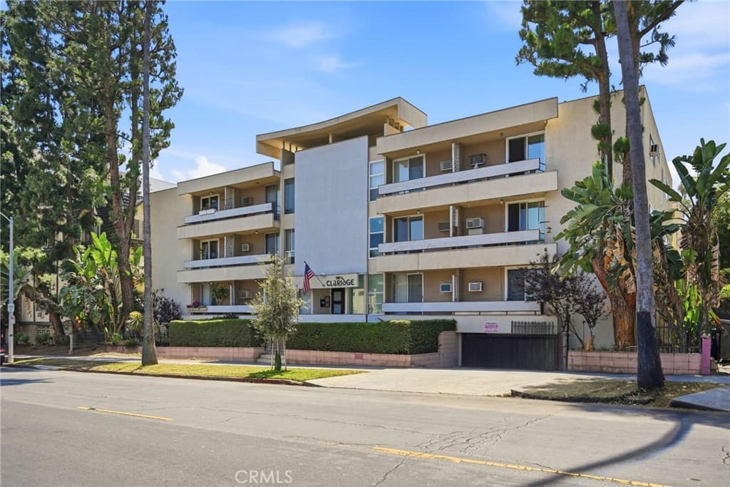 425 S Kenmore 206