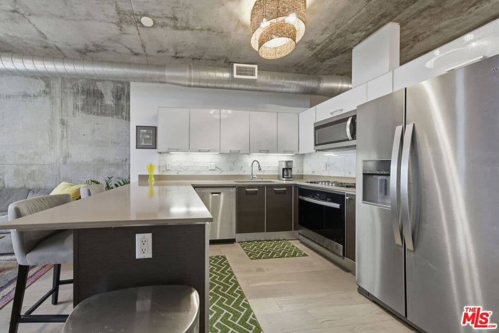 645 W 9th Street 406