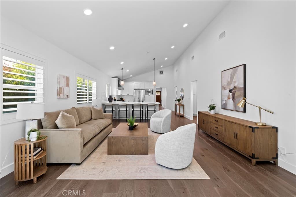 827 N Lamer