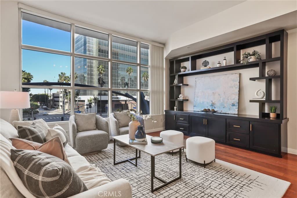 388 E Ocean Boulevard 305
