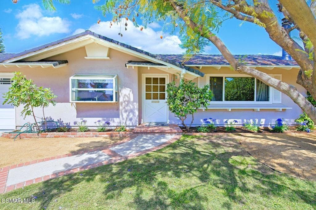 10041 Oso Avenue