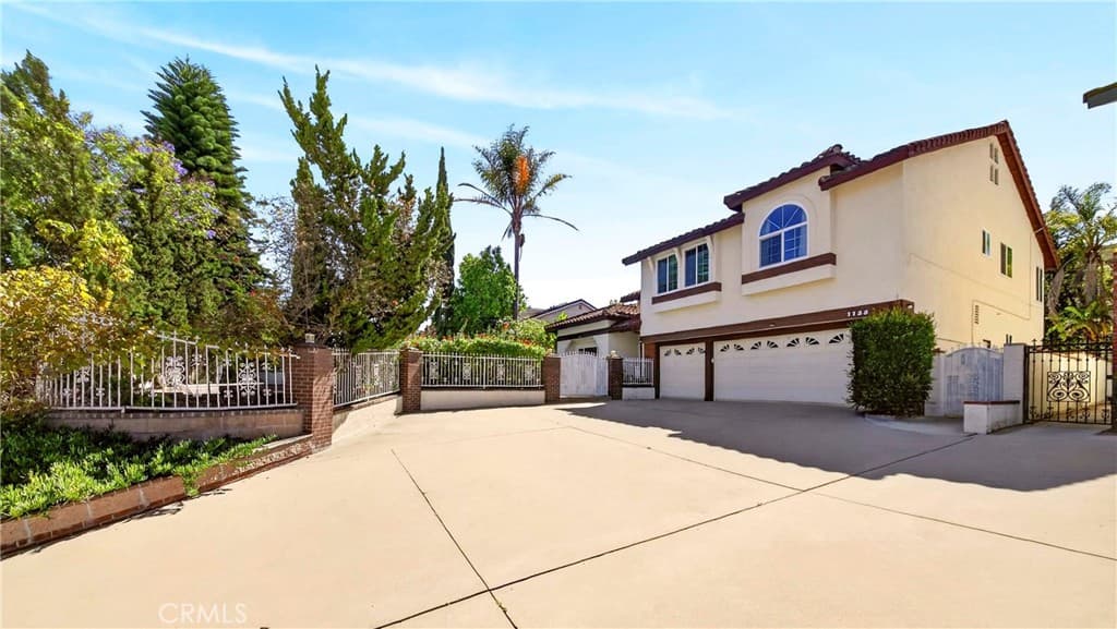 1135 Summitridge Drive