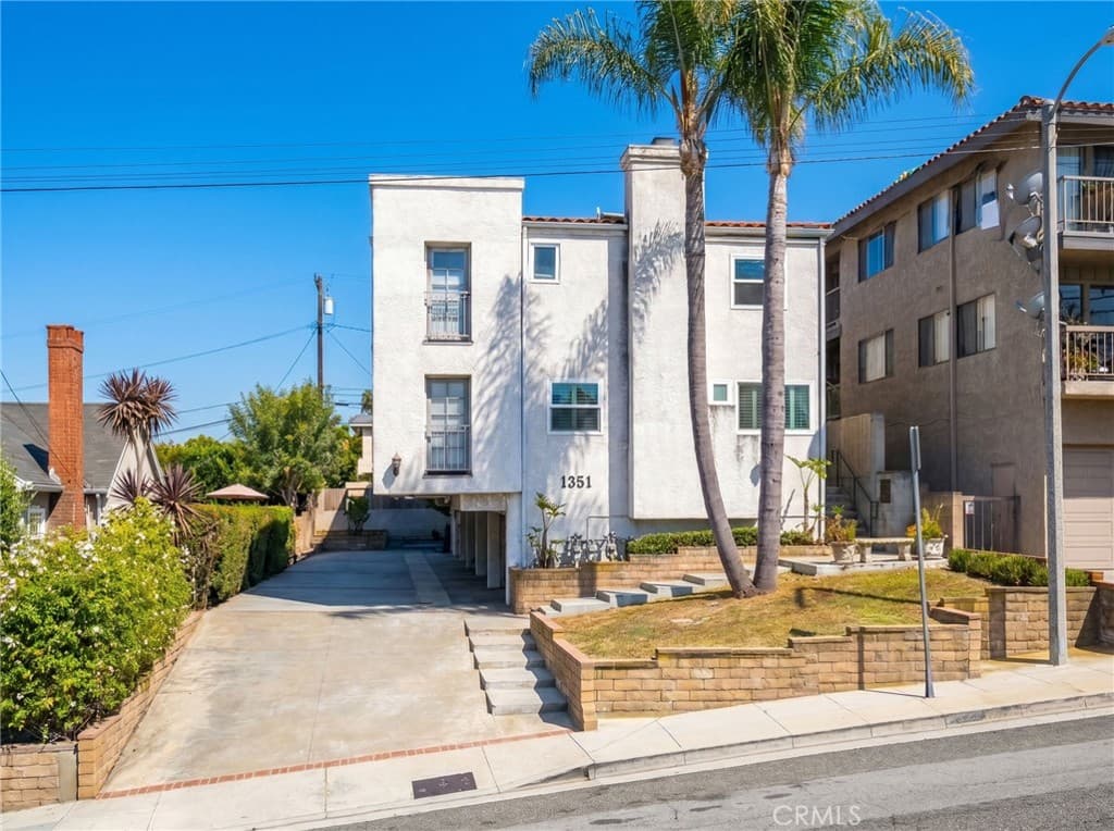 1351 W 7th 3
