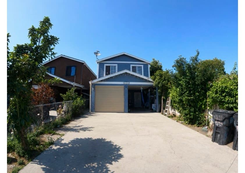1243 E 100th