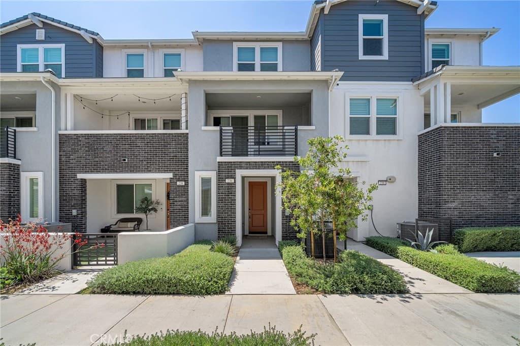 236 lockhart Way