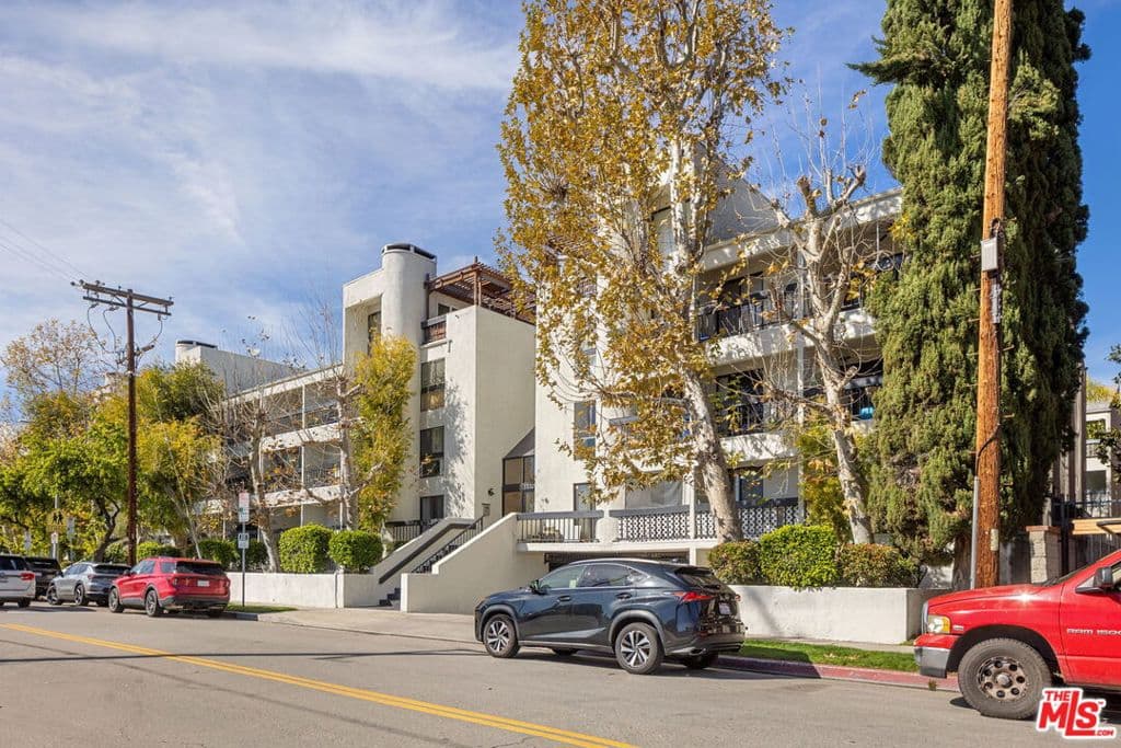 15325 Magnolia Boulevard 108