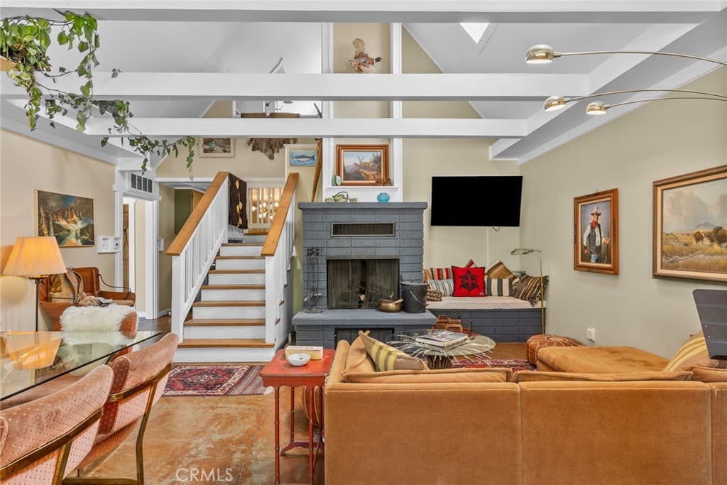 2157 Mariposa Lane