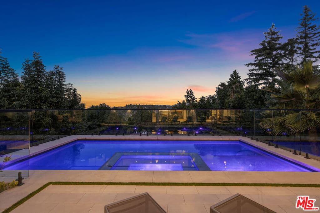 16800 Oak View Drive