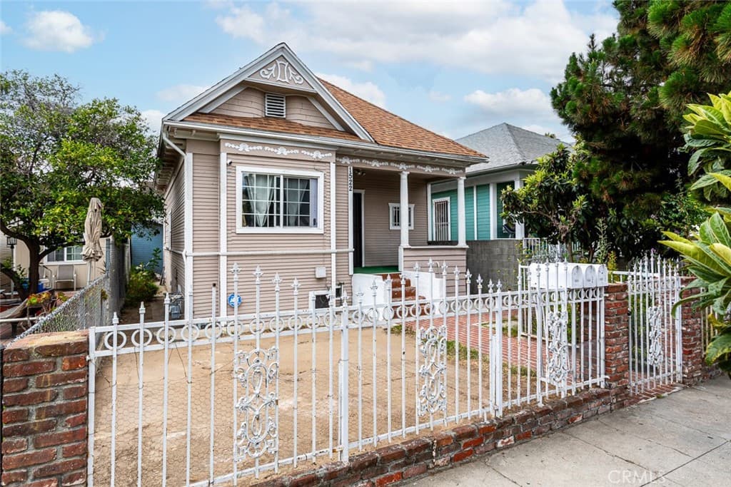 1522 W 29th