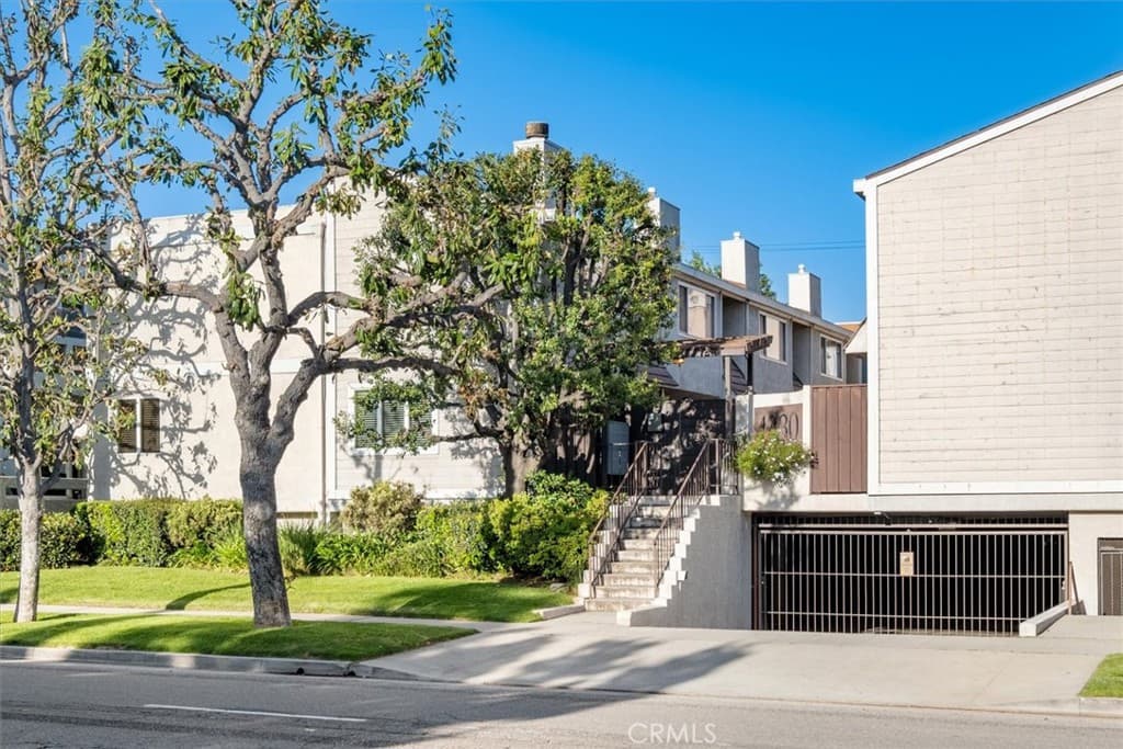 4230 Whitsett Avenue 4