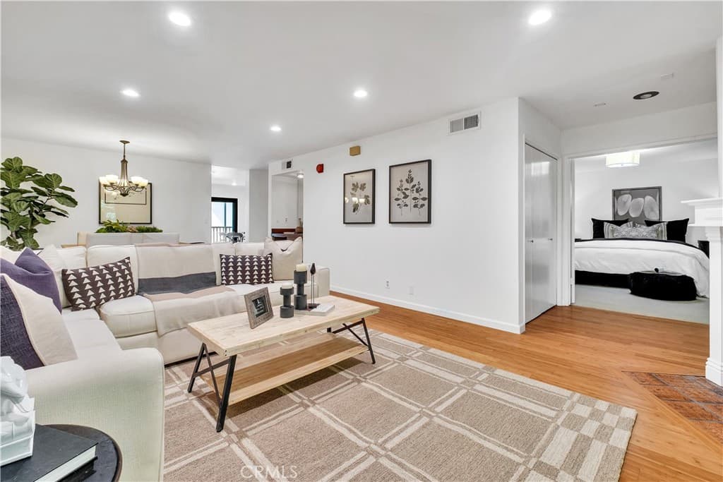 935 Main