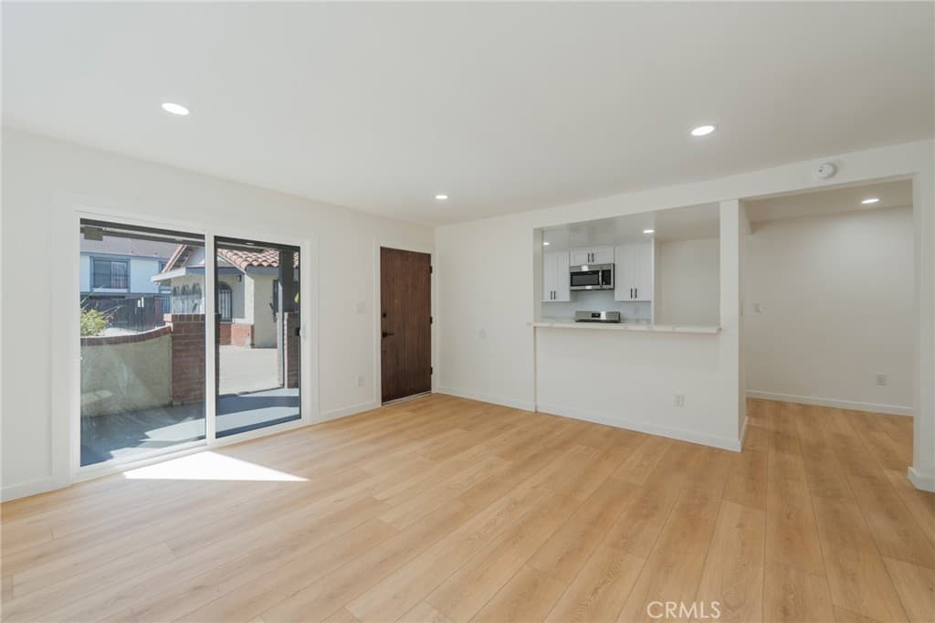 1239 W Rosecrans 31