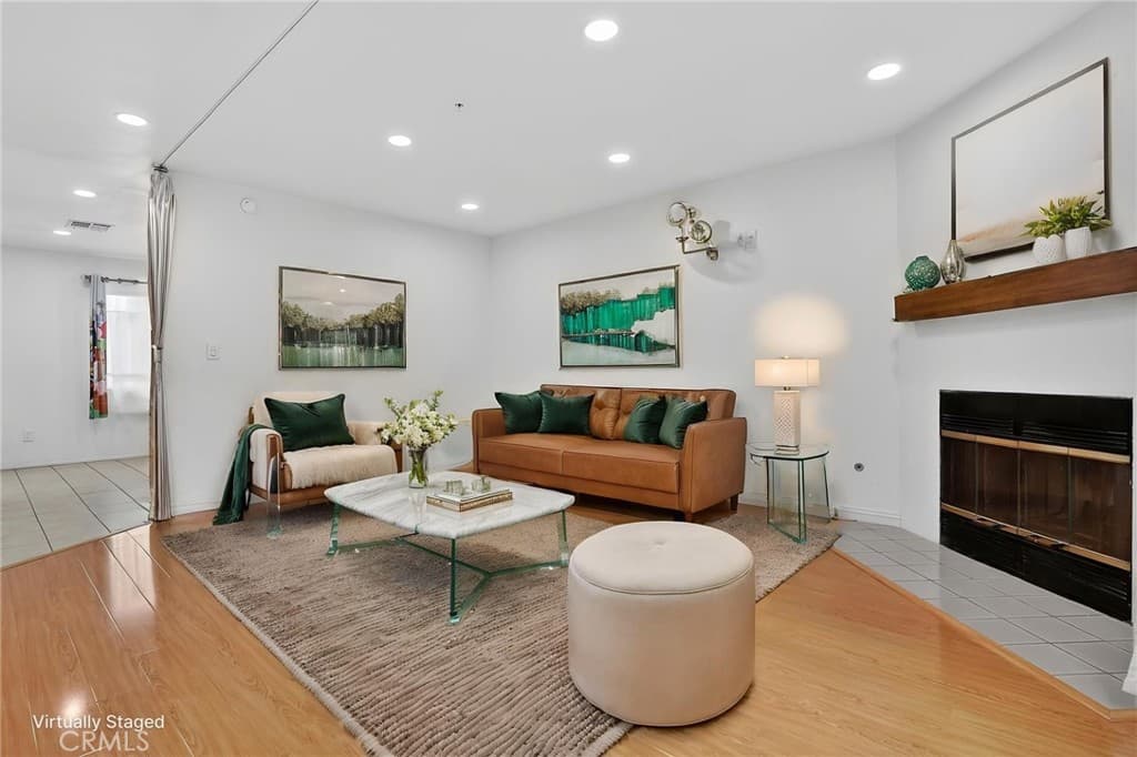 2817 W Grand B