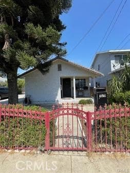 1319 Hollister