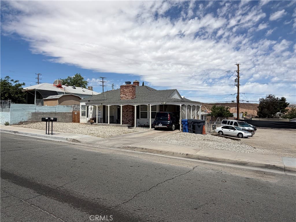 137 W Fredricks