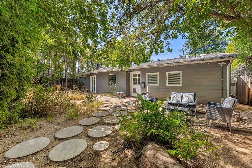 2361 Pelham