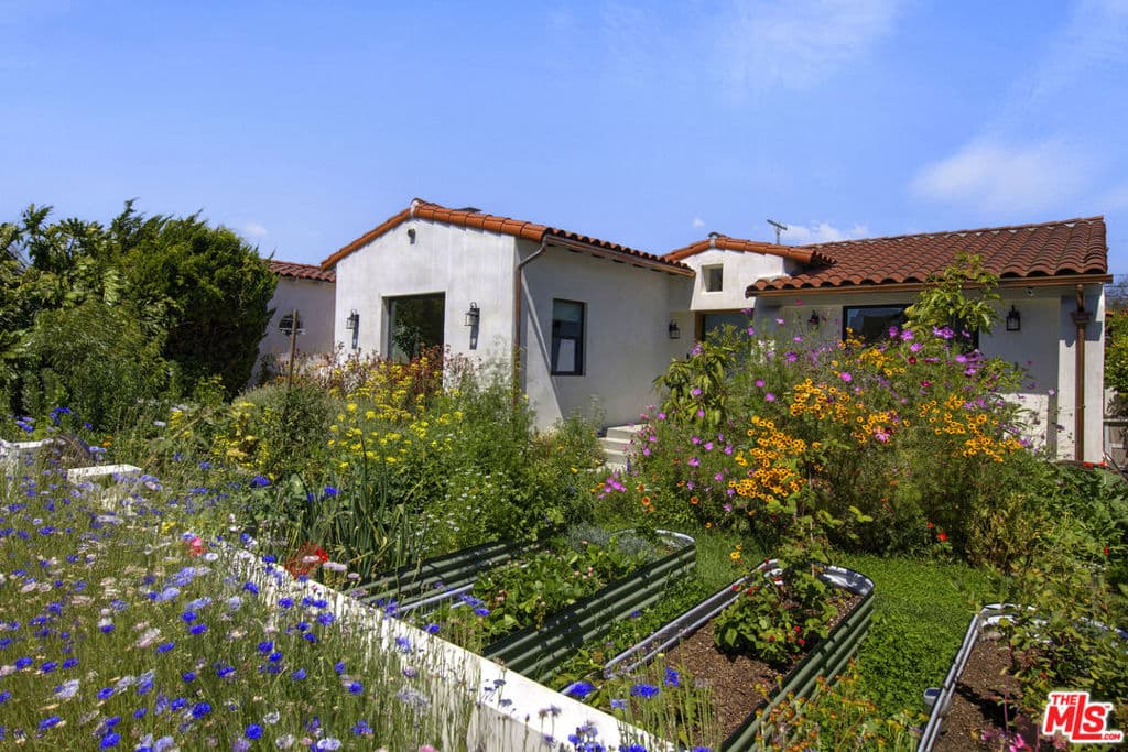 3952 Sutro Avenue