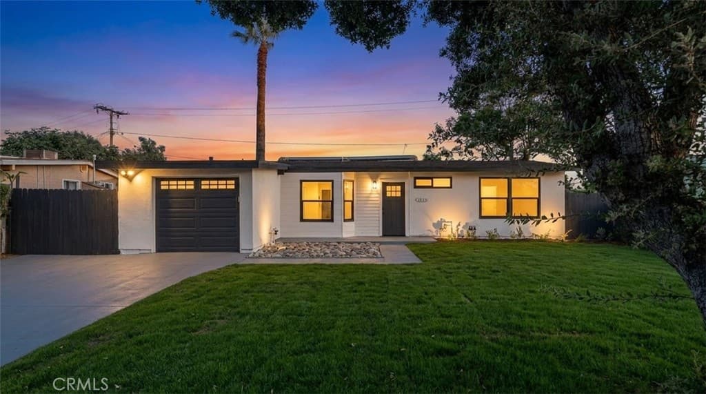 1834 E Holly Oak