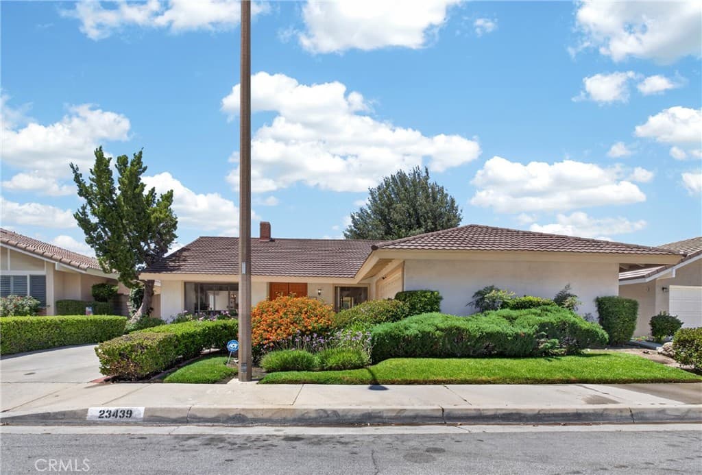 23439 Avenida Rotella