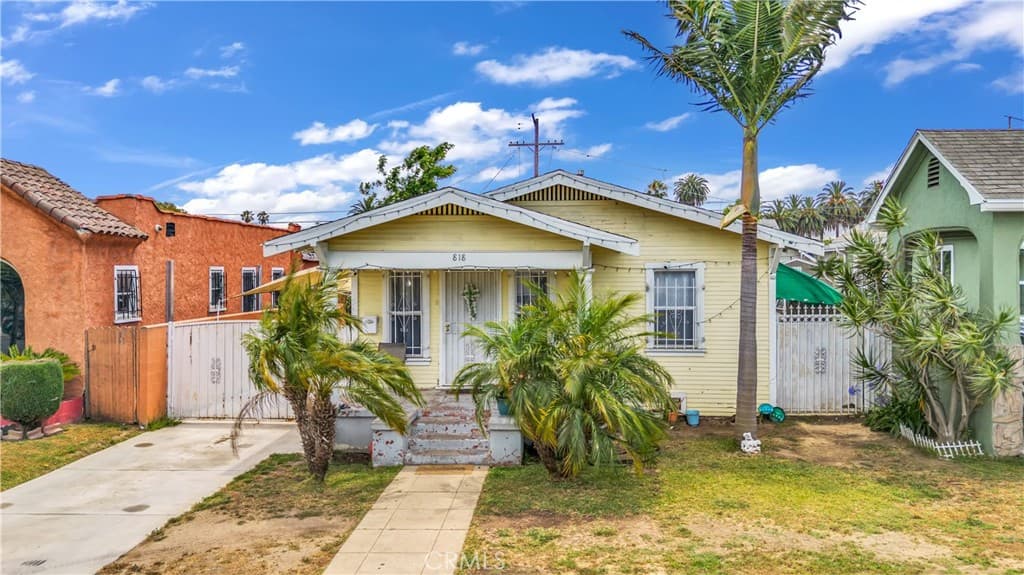 818 W 104th