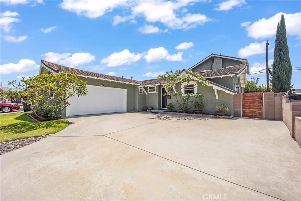 11724 Hollyview