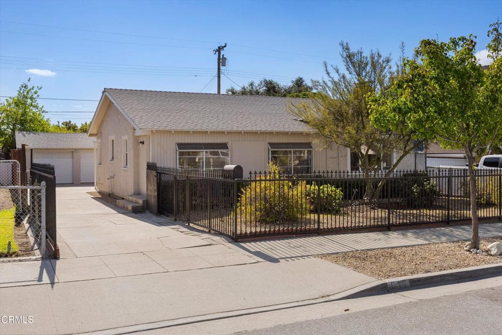 614 N Lemon Avenue