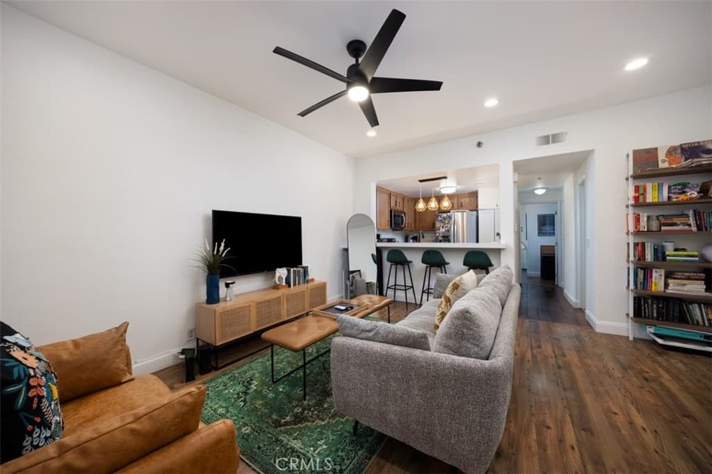 720 W 4th 110