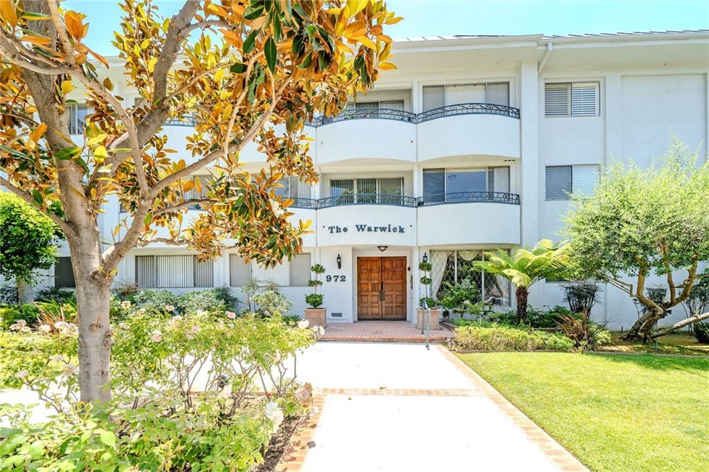 972 E California 202