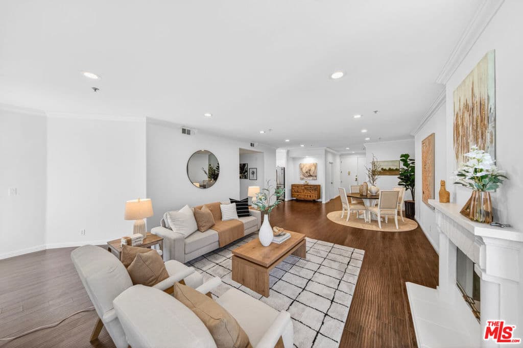 333 Westminster Avenue 402