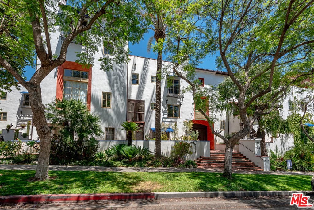 1414 N Harper Avenue 10