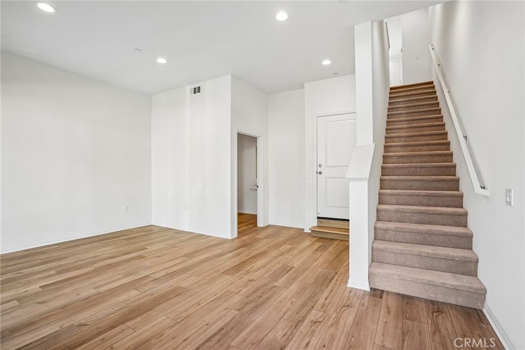 5876 Linden 2