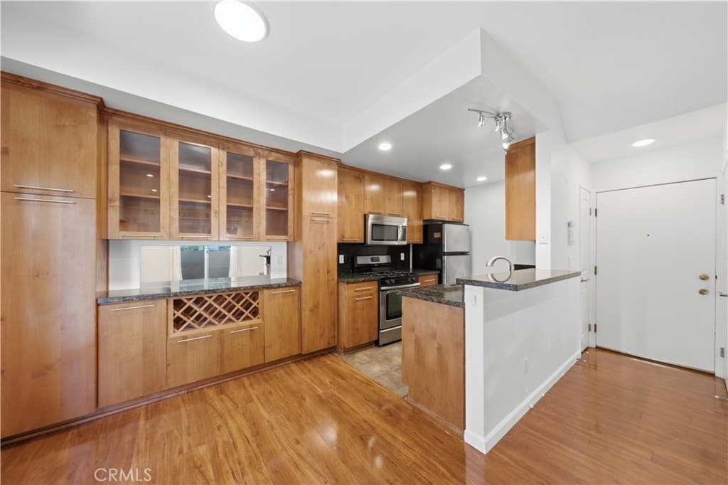 1554 N Hobart 2