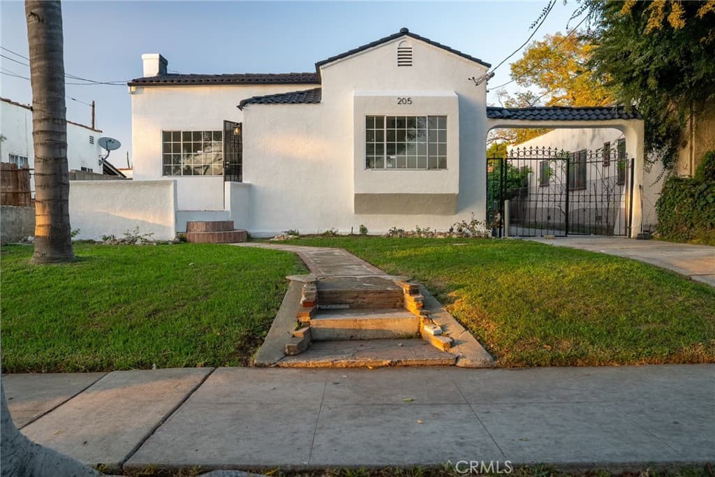 205 W Hardy Street